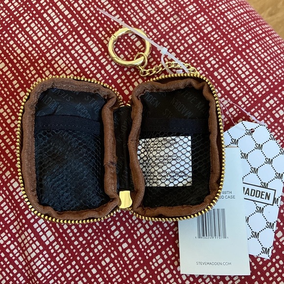 NWT Steve Madden crossbody with coin bag and keychain - Picture 4 of 6